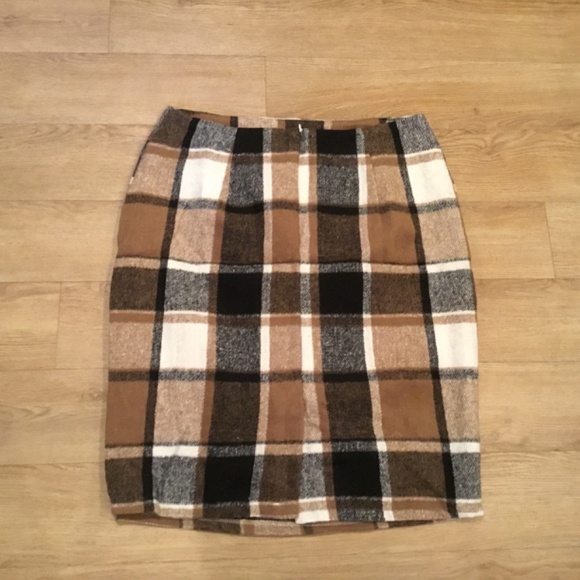 Women’s Plaid Pencil Midi Skirt - Picture 3 of 5
